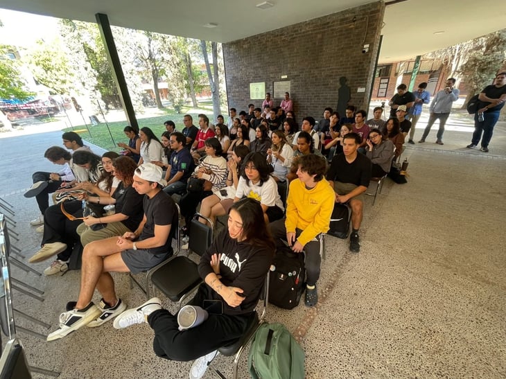 Estudiantes de la Ibero Torreón apoyan a emprendedores locales en proyecto de comunicación social