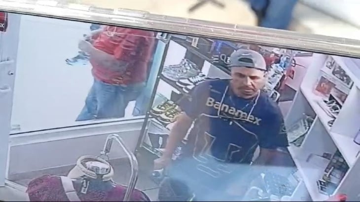 Ladrón se lleva costosos aretes en pleno robo en la Plaza del SAT de Monclova