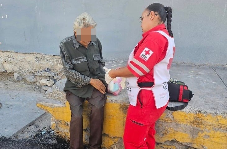 Adulto mayor sufre aparatosa caída en la Zona Centro de Monclova