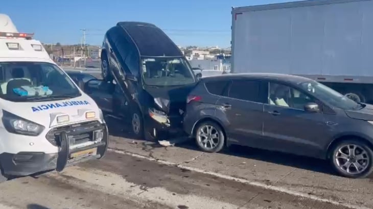 Accidente múltiple provoca caos vial en la autopista México-Querétaro