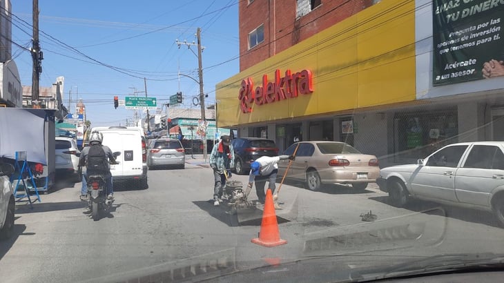 Ayuntamiento de Monclova intensifica labores de bacheo 