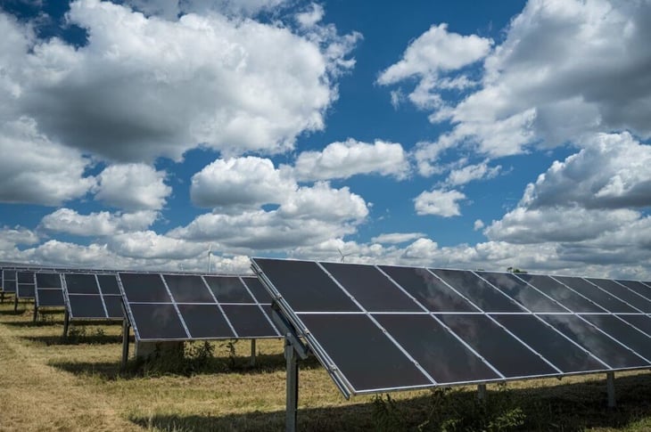 Cobra fuerza la generación de energía por paneles solares 