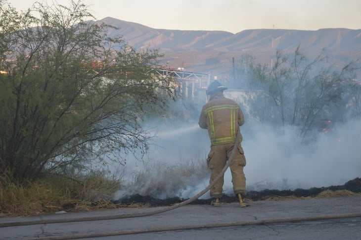 Incendio cerca de la UANE moviliza a bomberos