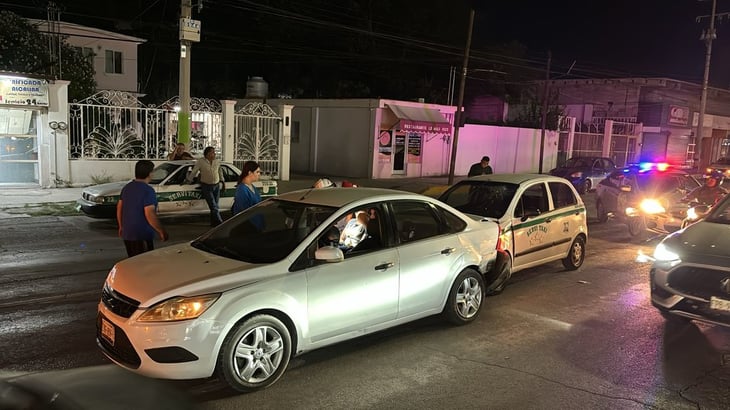 Imprudente taxista provoca carambola en la colonia Santa Isabel