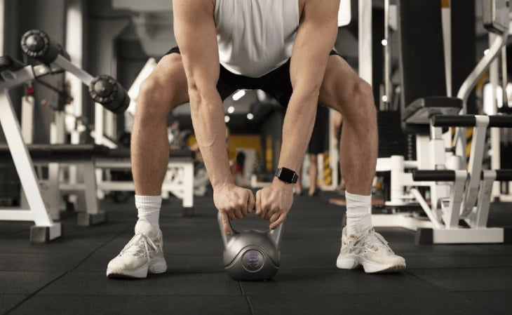 Hombre muere mientras hace ejercicio en el gimnasio