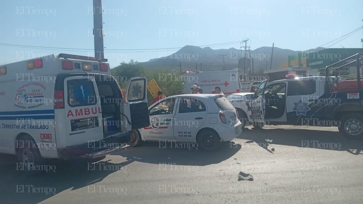 Taxista imprudente provoca fuerte choque y queda lesionada su pasajera