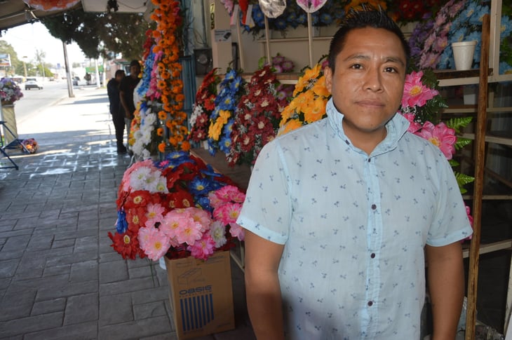 La venta de flores repunta previo al 'Día de Muertos'