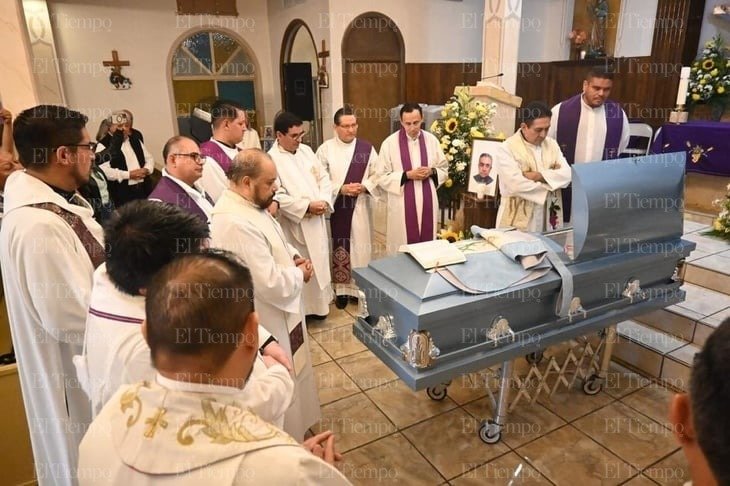 Padre Rodrigo recibe el último adiós por su familia y la comunidad  