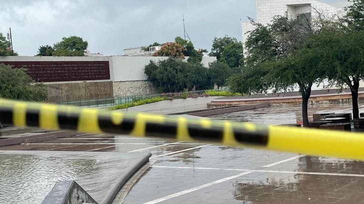 Hallan presunta osamenta en explanada del Museo de Historia en Monterrey 