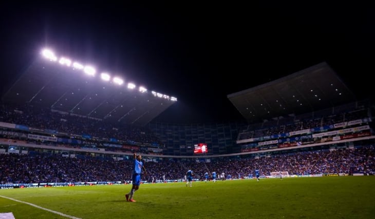 Cruz Azul atasca el Cuauhtémoc y mete en un partido más aficionado que Puebla en siete