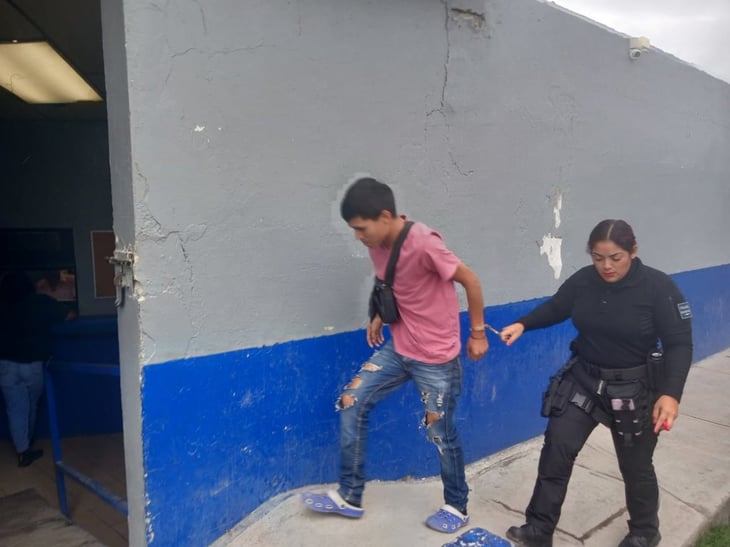 Joven fue arrestado por posesión de droga en la colonia Obrera de Monclova