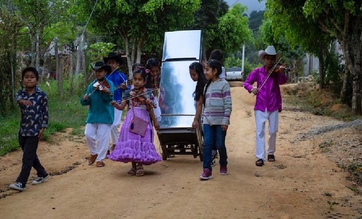 'La raya': un refrigerador y dos niños cambian el destino de un pueblo en Oaxaca