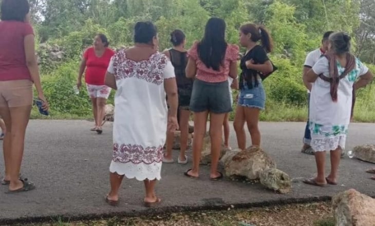 Habitantes bloquean acceso a hotel de lujo en Yucatán