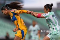 María Elizondo, Cristina Ferral

Santos Laguna vs Tigres UANL, liga MX femenil 

Jornada 7

#soccer #jugadoras #futbolfemenil #nikonmx #futbolfemenino #monterrey #torreon #santoslaguna #santos #tigres #futbolmenenino #santosfemenil #tigresfemenil 