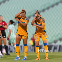 María Elizondo, Cristina Ferral

Santos Laguna vs Tigres UANL, liga MX femenil 

Jornada 7

#soccer #jugadoras #futbolfemenil #nikonmx #futbolfemenino #monterrey #torreon #santoslaguna #santos #tigres #futbolmenenino #santosfemenil #tigresfemenil 