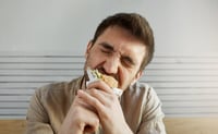 ¿Por qué el hambre nos vuelve irritables? La ciencia detrás del hangry