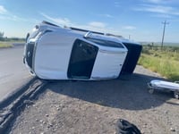 Volcadura en carretera 57 deja cuatro lesionados, incluidos dos menores