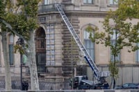 Video: Así escaparon ladrones tras robo de joyas del Louvre
