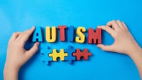 Los médicos pasan por alto un síntoma común del autismo, según una encuesta