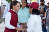 Sheinbaum entrega primer apoyo económico de 20 mil pesos en Puebla