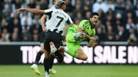 Fulham cae en el descuento ante el Newcastle en la Premier League