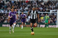 Raúl Jiménez y el Fulham caen en zona de riesgo