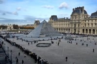 Fiscalía de París confirma arrestos por asalto al Louvre