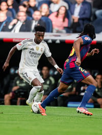 Real Madrid vence 2-1 al Barcelona y amplía su liderato