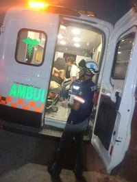 Joven resulta lesionado tras chocar su moto contra un auto en Castaños