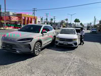 Choque en la colonia Nueva Rosita deja solo daños materiales