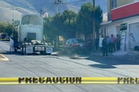 Adulto mayor muere tras ser arrollado por tractocamión en Saltillo