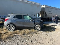 Tren impacta vehículo en cruce de Aldama; mujer resulta policontundida en Nava
