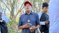 Wenceslao de 83 años reza para San Judas Tadeo
