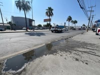 Aguas negras y registros dañados afectan el bulevar Benito Juárez de Monclova