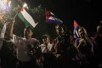 Cubanos en México protestan contra el bloqueo de Estados Unidos