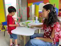 Niño con alto potencial intelectual destaca en centro de atención integral
