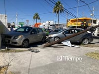 Estudiantes de la FIME salen ilesos tras aparatoso accidente en Monclova