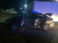 Mujer impacta el auto de su esposo y provoca choque en San Juan de Sabinas