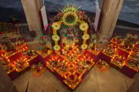 Sheinbaum dedica ofrenda de Día de Muertos a mujeres indígenas