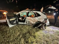Aparatosa volcadura en la carretera 57 deja varios lesionados y daños materiales en Nava
