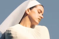Rosalía alude a “Santa Rosalía” y su boda cancelada