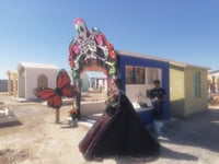 Amor de nieto decora sepulcro con arte heredado de su abuela