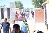 Mujer cae en una fosa del panteón Sagrado Corazón; es rescatada por bomberos y trasladada a un hospital