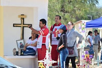 Mujer se desmaya y cae en el interior del Panteón Guadalupe