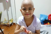 Pequeña Kimberly lucha contra la leucemia y familia pide apoyo