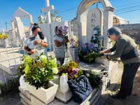 Familia Kamino honra a sus difuntos en Panteón Santa Rosa