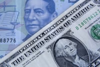 Peso mexicano inicia la semana con ligera ganancia frente al dólar