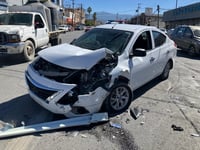Fuerte choque deja una mujer lesionada en Monclova 