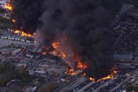 Tragedia en EE.UU.: avión se estrella en aeropuerto de Louisville y provoca fuerte incendio