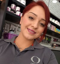 Alcalde Óscar Ríos ayuda a Kimberly a superar difícil adicción